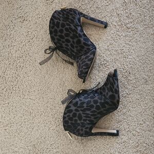 Animal Print Peep Toe Heels Womens Size 5/EU 35